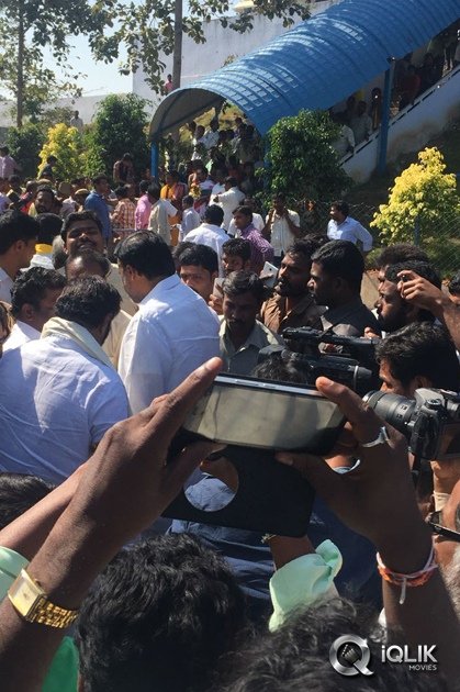 Gautamiputra-Satakarni-Team-at-Karimnagar